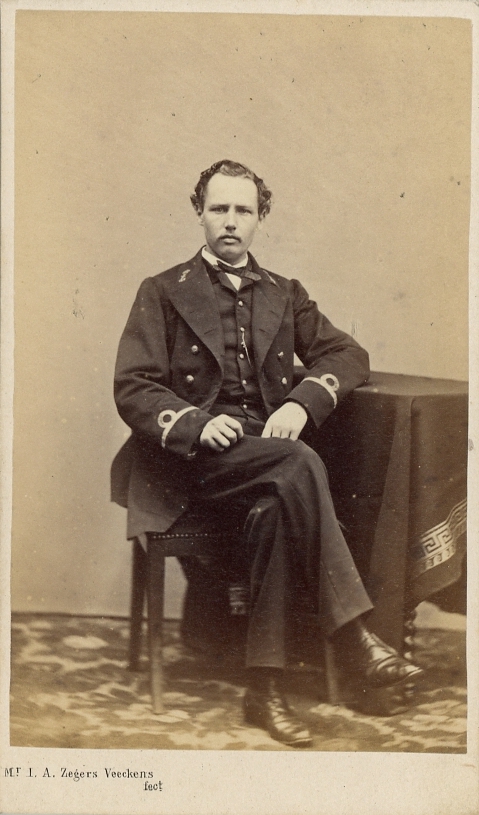 Frans Zegers Veeckens (1842-1908), Proviandmeester Stoomvaartmaatschappij Nederland; luitenant ter zee 2e klasse; ridder der Militaire Willemsorde. Hij was in 1868 krijgsgevangene in Guinea