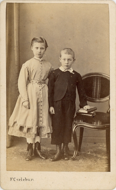 Henriette Jacoba Blussé (1857-....) en Pieter Blussé (1860-....) Henriette Jacoba Blussé (1857-....) en Pieter Blussé (1860-....)