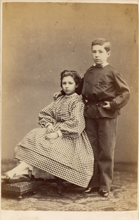 Louise Wilhelmine Henriette van Vloten (1853-1888) and Wilhelm Bernhard van Vloten (1855-....)