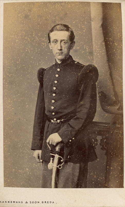 Onbekende van Hoogstraten in uniform (man) misschien Coenraad Jacob Gerbrand van Hoogstraten (1843-1895)